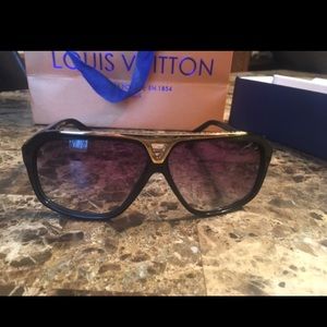 Louis Vuitton evidence sunglasses